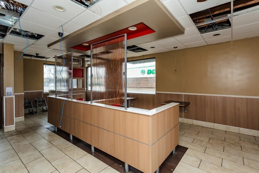 More Photos Of 224 E 103rd St, Chicago Fast Food For Sale