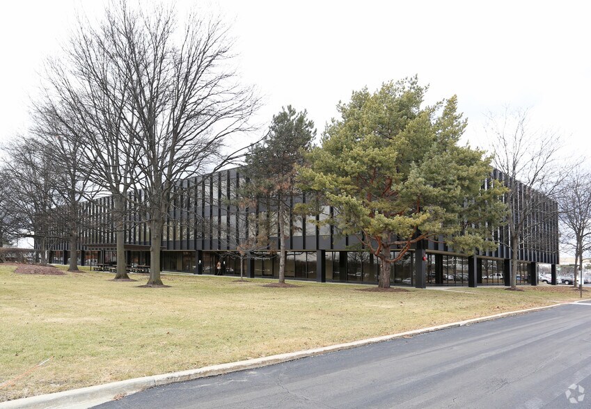 More Photos Of 2222 Kensington Ct, Oak Brook Office For Lease