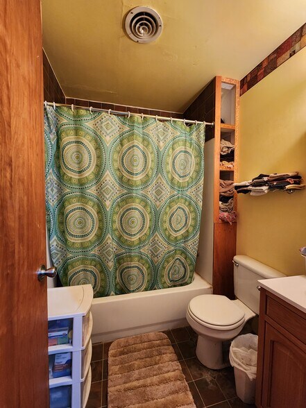 More Photos Of 2104 Main St, Emmetsburg Office Residential For Sale