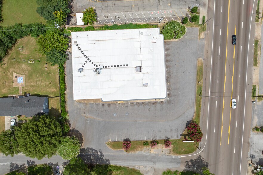 More Photos Of 3129 Thomas St, Memphis General Retail For Sale