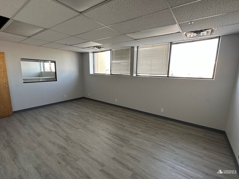 More Photos Of 2626 8th Ave, Garden City Showroom For Lease