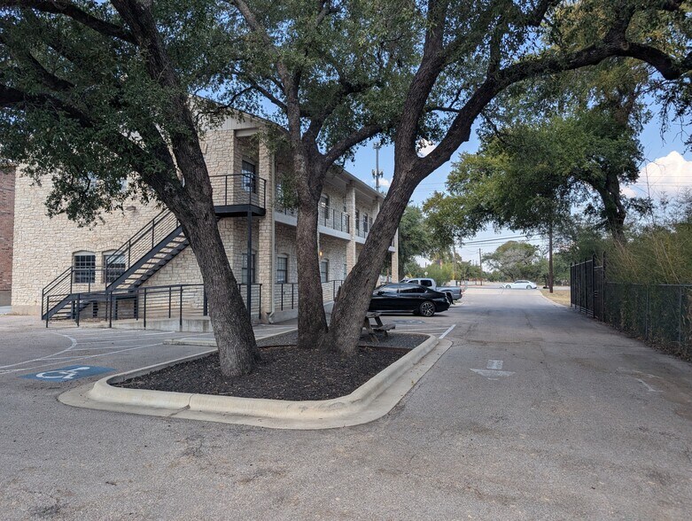 More Photos Of 9809 Anderson Mill Rd, Austin Loft Creative Space For Lease