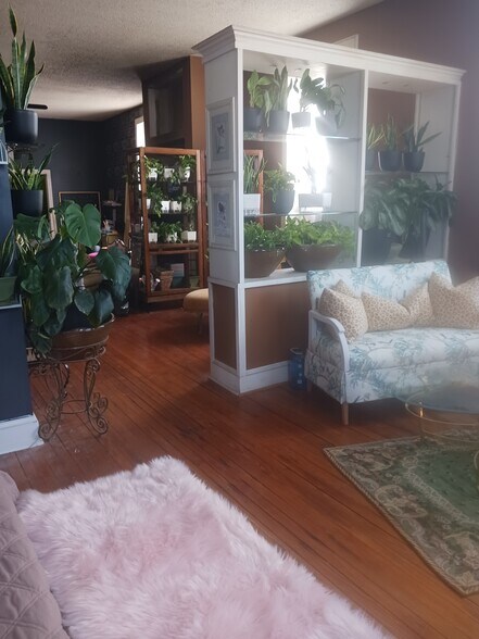 More Photos Of 106 W Anderson St, Selma Storefront Retail Residential For Sale