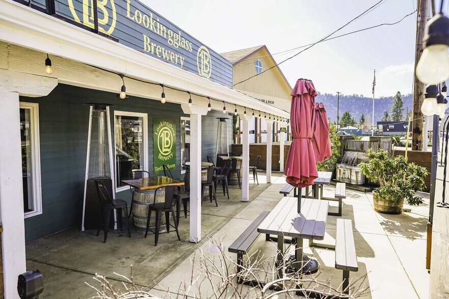 More Photos Of 192 Main St, Winston Bar For Sale