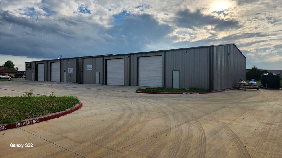 More Photos Of 14566 Industrial Park, Aubrey Warehouse For Lease