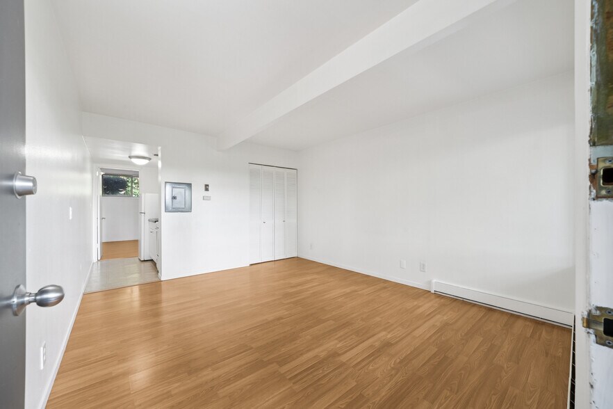 More Photos Of 4704-4708 22nd Ave NE, Seattle Apartments For Sale