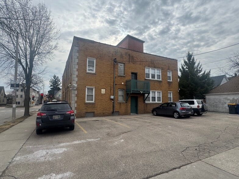 More Photos Of 1027 E Center St, Milwaukee Apartments For Sale