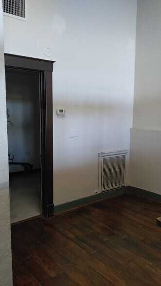 More Photos Of 907 Main St, Clarkdale General Retail For Lease