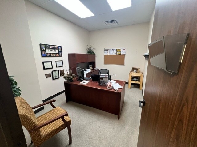 More Photos Of 11050 W Little York Rd, Houston Light Distribution For Lease