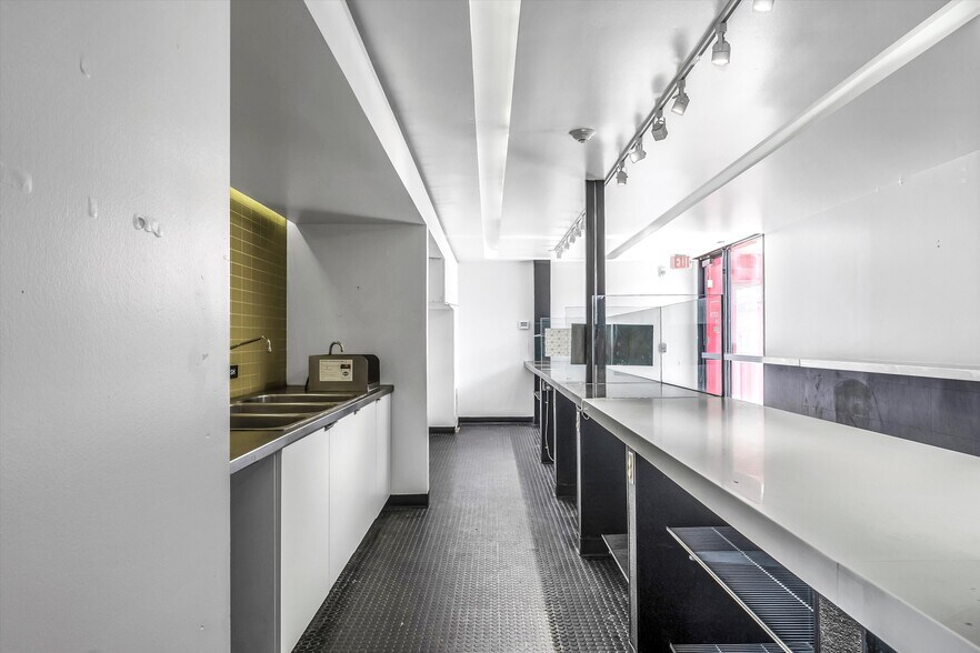 More Photos Of 30 NE 2nd St, Oklahoma City Storefront Retail Office For Lease