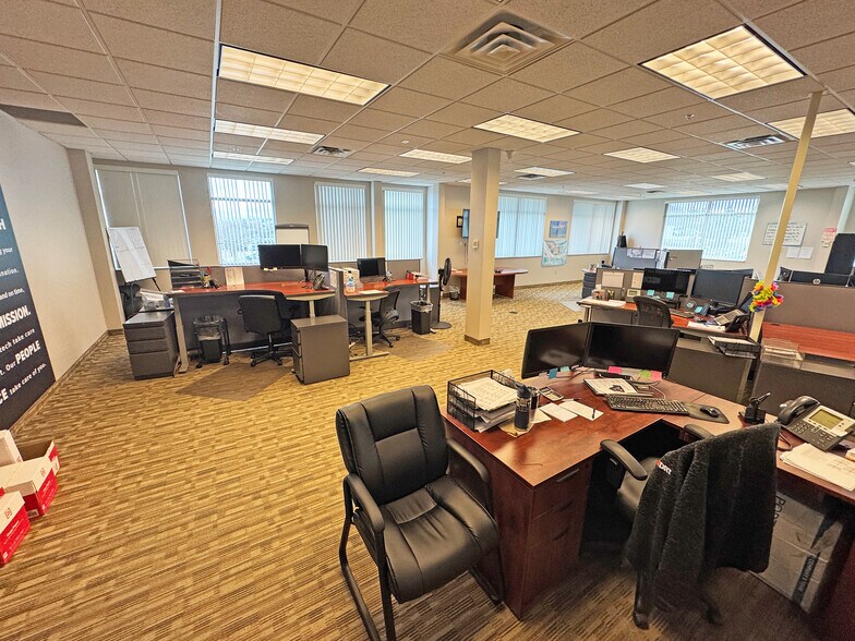 More Photos Of 1595 Thomas Center Dr, Eagan Bank For Lease