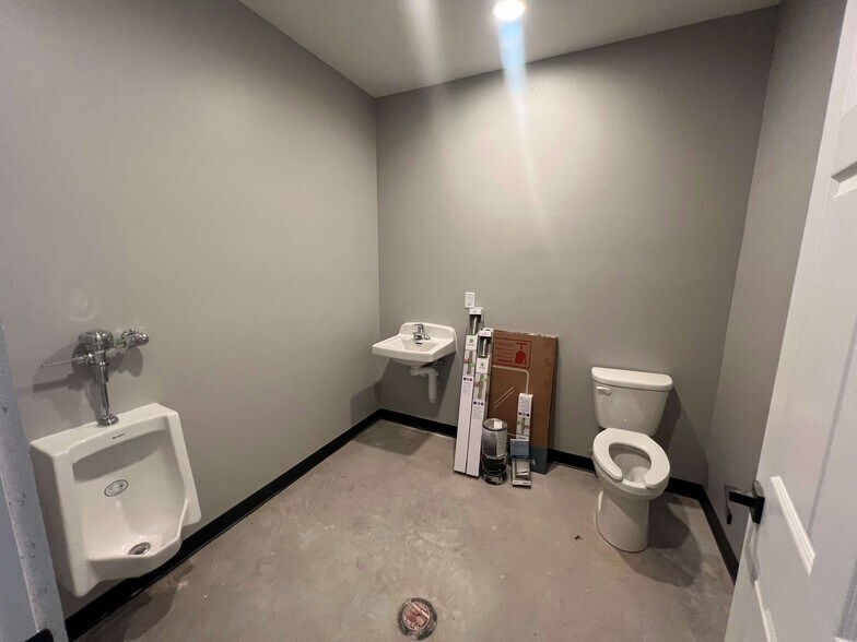 More Photos Of 1255 Blairs Ferry Road, Marion Flex For Sale