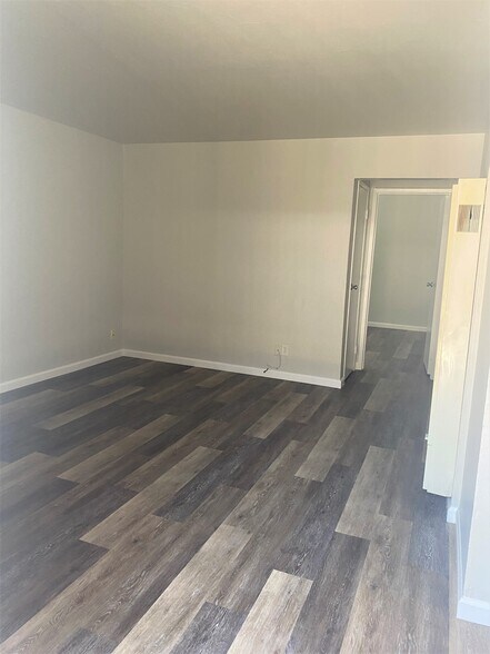More Photos Of 1523-1527 8th Ave, Oakland Apartments For Sale