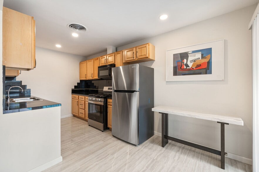 More Photos Of 1425 S Via Soledad, Palm Springs Apartments For Sale