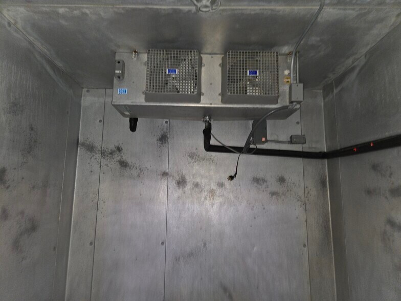 More Photos Of 4 E University Dr, Tempe Restaurant For Lease