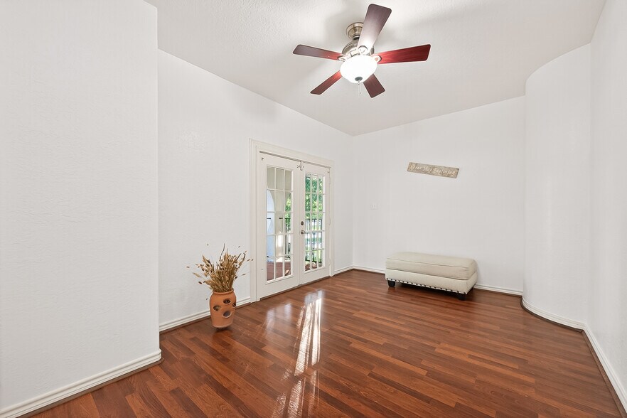 More Photos Of 21832 Rayford Rd, Humble Office For Sale