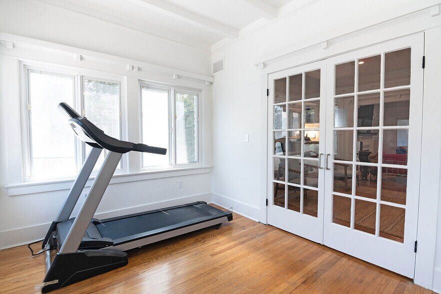 More Photos Of 1506 Crenshaw blvd, Los Angeles Office For Sale