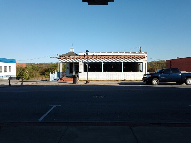 More Photos Of 525 Main St, Altavista Restaurant For Sale