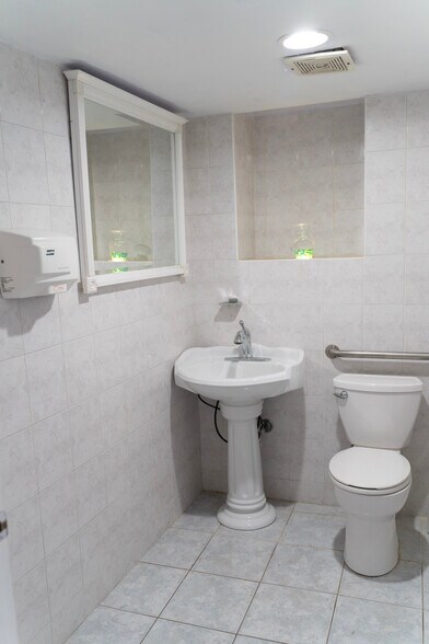 More Photos Of Northern Blvd, East Elmhurst Office Residential For Lease