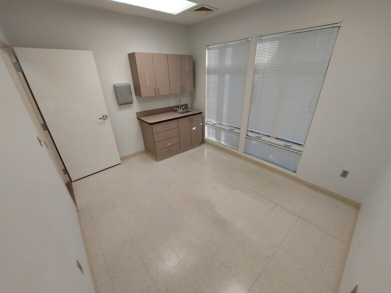 More Photos Of 5015 Southpark Dr, Durham Medical For Lease