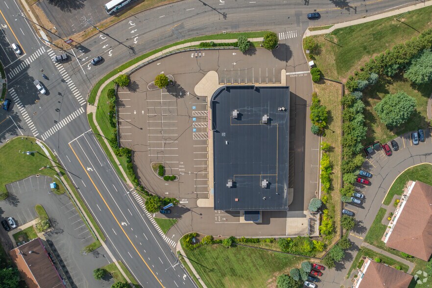 More Photos Of 645 Foxon Rd, East Haven Storefront For Lease