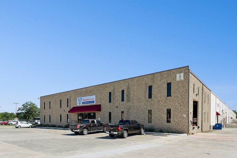 More Photos Of 101 E Nakoma St, San Antonio Showroom For Lease