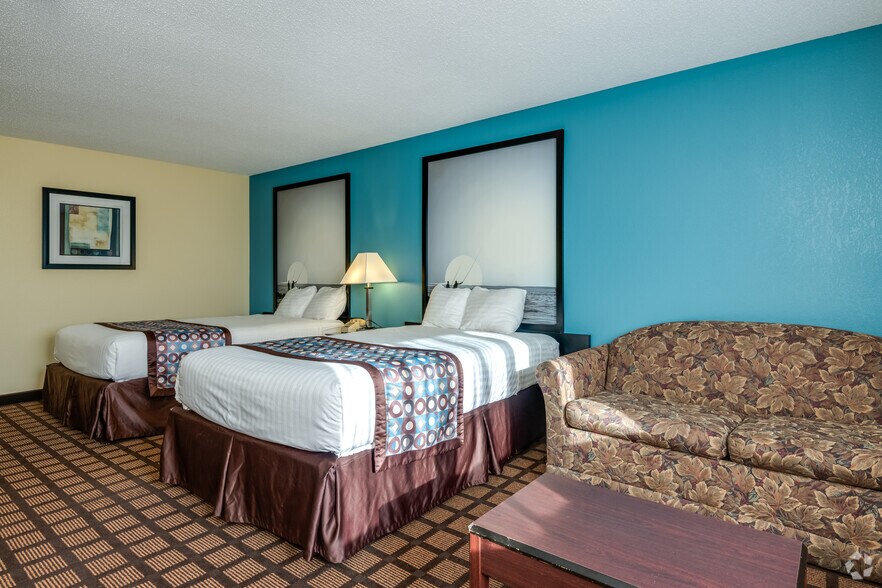 More Photos Of 917 E Milwaukee St, Whitewater Hotel For Sale