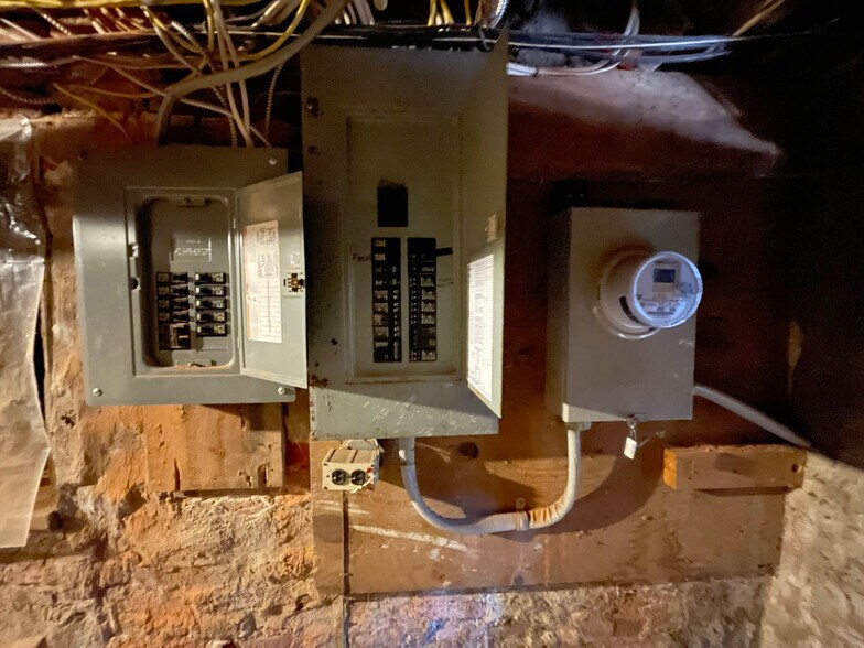 More Photos Of 713 Pratt St, Baltimore Freestanding For Sale