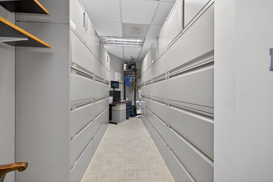 More Photos Of 450 Lexington St, Auburndale Office For Sale