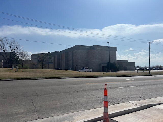 More Photos Of 3700 Trellis Ct, Oklahoma City Office Residential For Sale