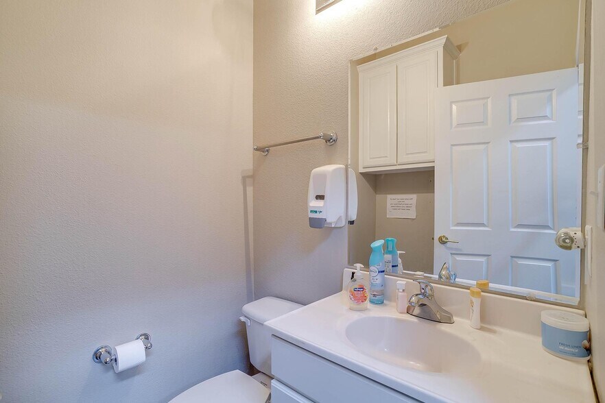 More Photos Of 110 Gotcher Ave, Lake Dallas Warehouse For Sale