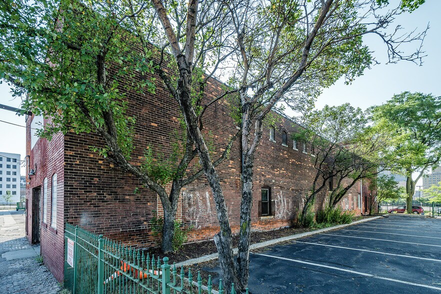 More Photos Of 478 W Columbia St, Detroit Freestanding For Sale