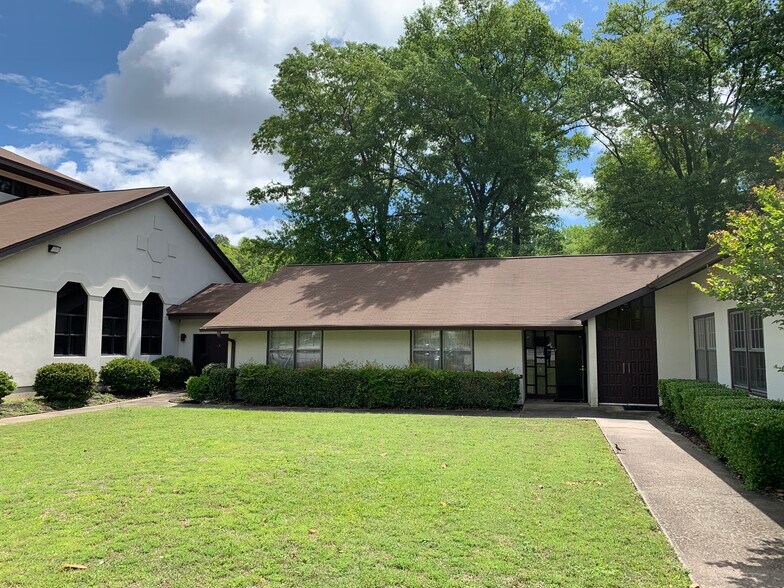 More Photos Of 31 Calhoun Ave, Greenville Religious Facility For Lease