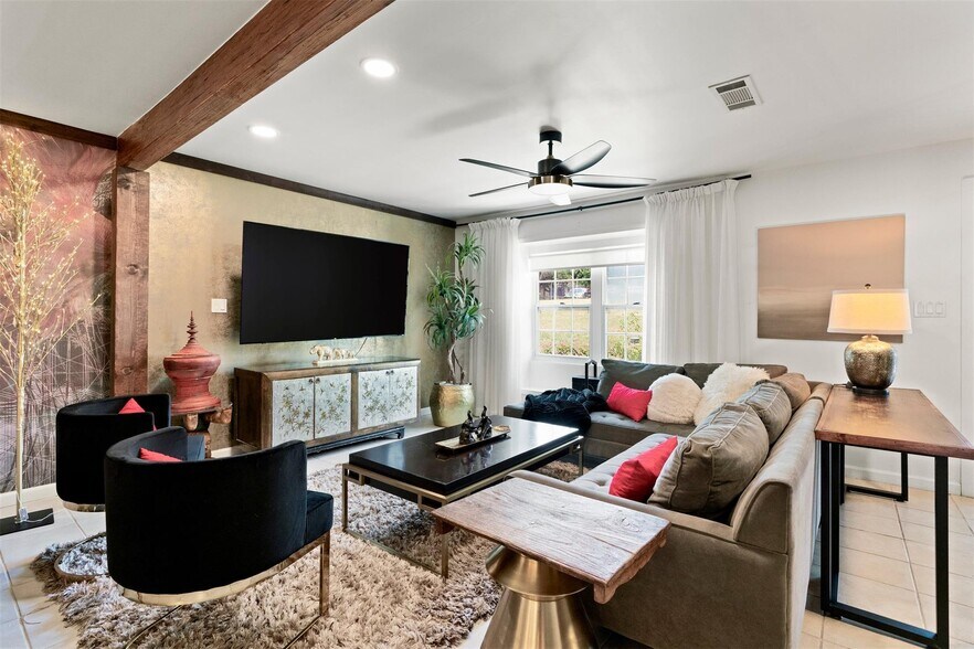 More Photos Of 8721 Mountain Crest Dr, Austin Specialty For Sale