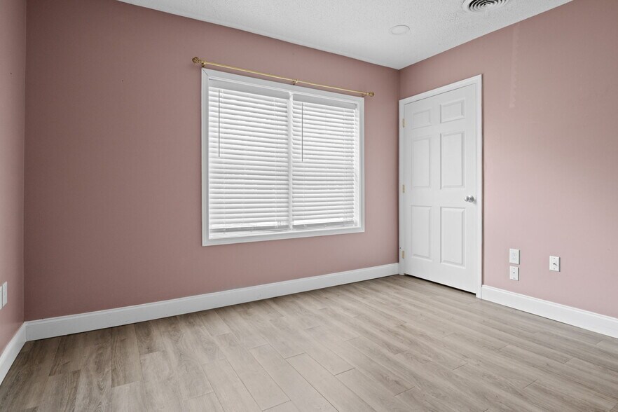 More Photos Of 901 S Main St, Rocky Top Office For Lease