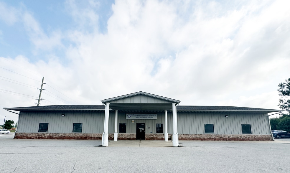 More Photos Of 2500 Parkway Dr, Shelbyville Medical For Sale