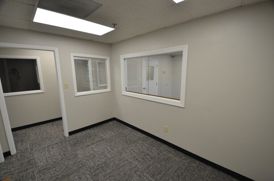 More Photos Of 4000 Brownsboro Rd, Winston-Salem Light Manufacturing For Lease