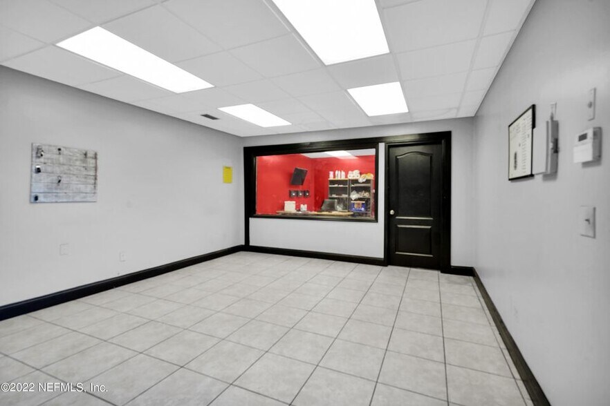 More Photos Of 4104 St Augustine Rd, Jacksonville Light Distribution For Sale