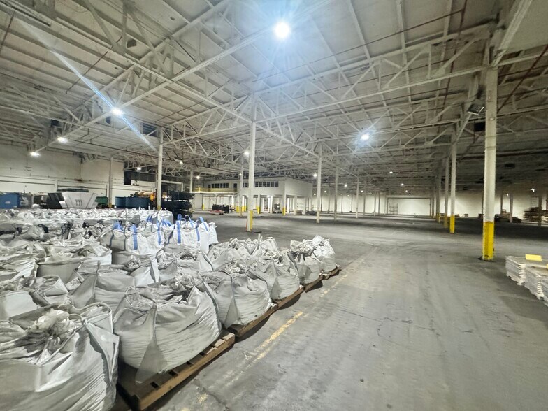 More Photos Of 815 E Kenwood Ave, Decatur Distribution For Lease