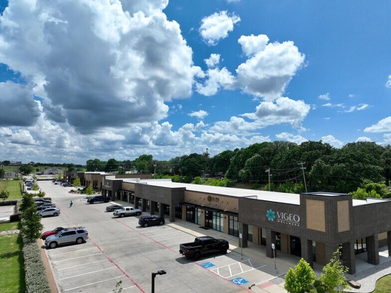 More Photos Of 1801 Fort Worth Hwy, Weatherford Storefront Retail Office For Lease