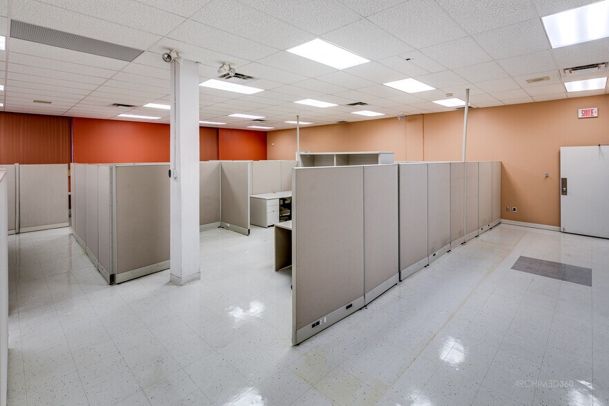 More Photos Of 9850-9852 Rue Verville, Montréal Light Distribution For Sale