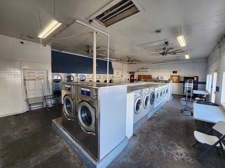 More Photos Of 1303 E Main St, Robinson Storefront Retail Office For Sale