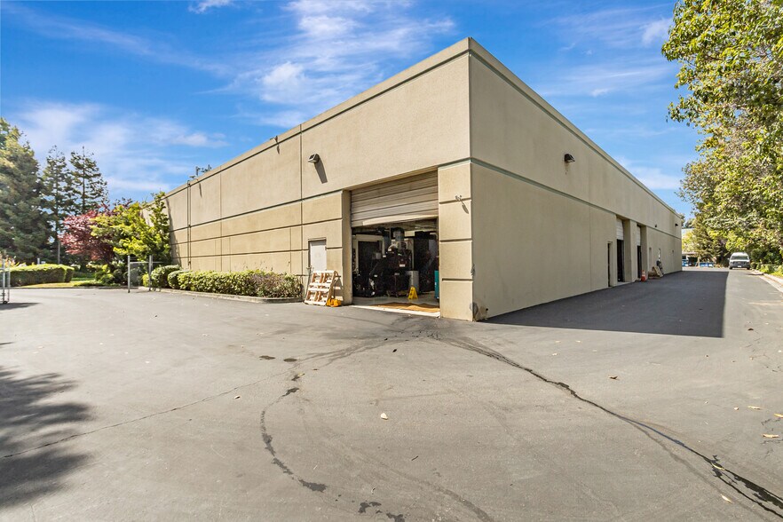 More Photos Of 633-651 Giguere Ct, San Jose Manufacturing For Sale
