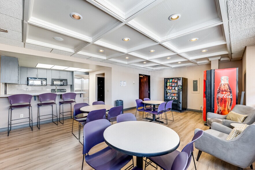 More Photos Of 5743 Corsa Ave, Westlake Village Office For Lease