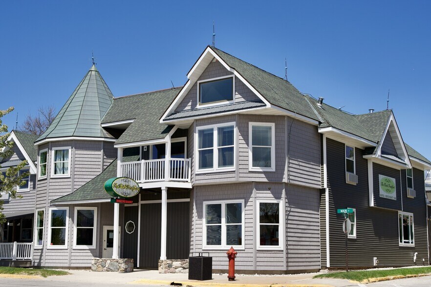 Primary Photo Of 231 Main St, Frankfort Hotel For Sale