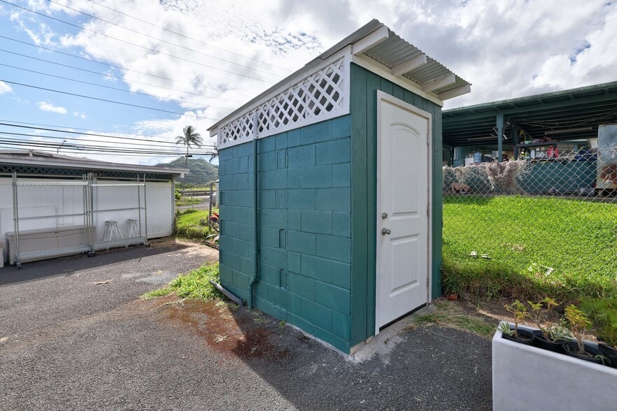 More Photos Of 45-428 Kamehameha Hwy, Kāneohe Light Distribution For Sale