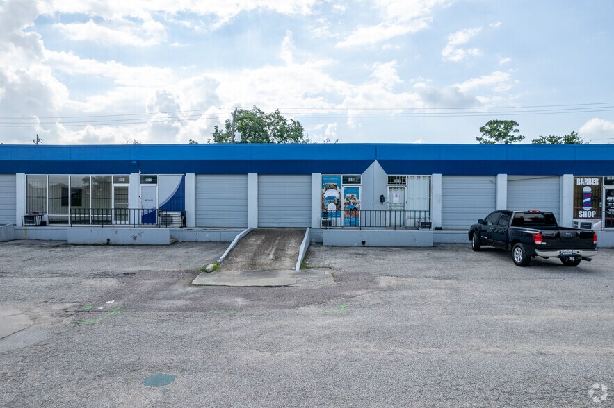 More Photos Of 5900-5934 S Loop Fwy, Houston Unknown For Lease