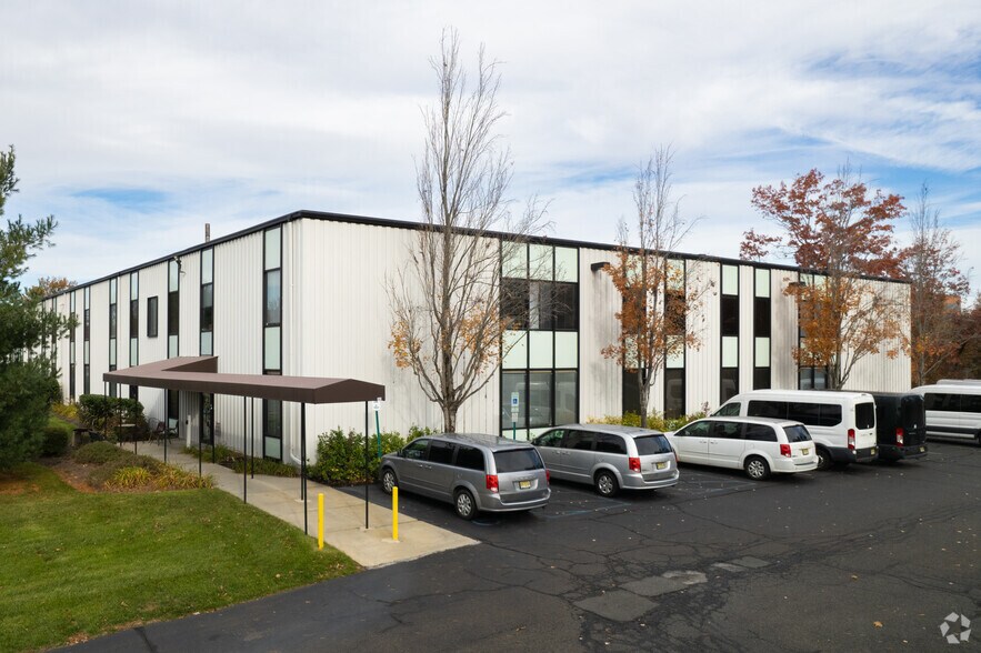 More Photos Of 13 Roszel Rd, Princeton Office For Lease