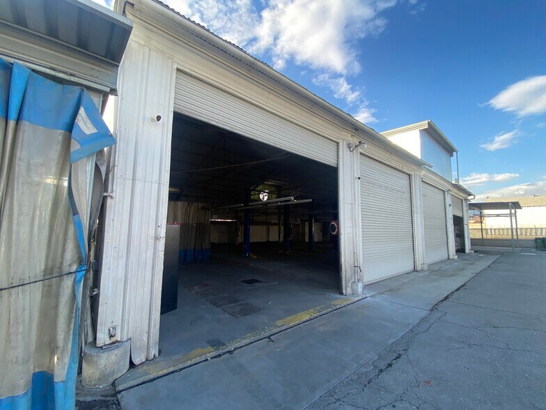 More Photos Of 321-359 E Front St, Covina Warehouse For Lease