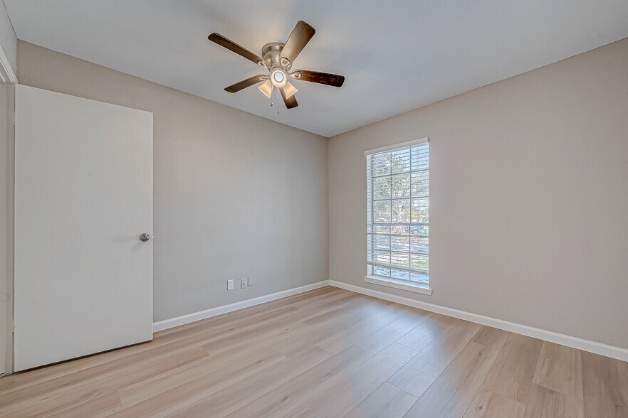 More Photos Of 7315 Housman, Houston Specialty For Lease